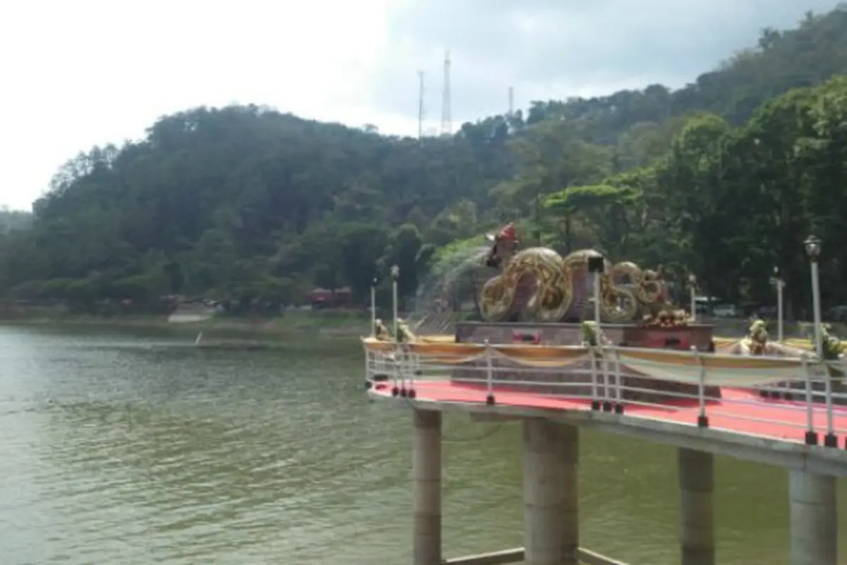 Patung Naga Baru Klinting Jadi Ikon Telaga Ngebel Ponorogo