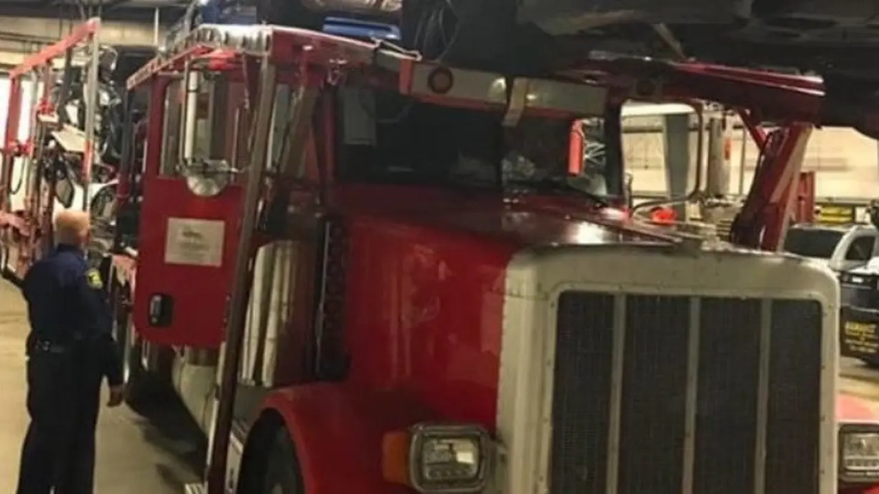 Truk pengangkut mobil curian