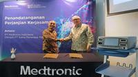 Penandatanganan perjanjian kerja sama antara PT Medtronic Indonesia dan PT Itama Ranoraya Tbk (IRRA) (Foto: PT Itama Ranoraya Tbk)
