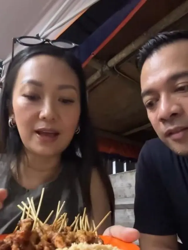 Potret Bevan Anak Nola B3 Jualan Sate di Pinggir Jalan/Instagram @riafinola