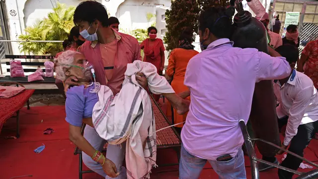 Warga India antre mendapatkan oksigen gratis