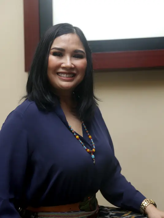 Meski sang buah hati mengusulkan berbagai kriteria, Titi DJ sendiri juga memiliki kriteria pria idamannya sendiri. Baginya yang terpenting dapat menjadi imam yang baik, dan juga bisa mengajak liburan keliling dunia. (Andy Masela/Bintang.com)