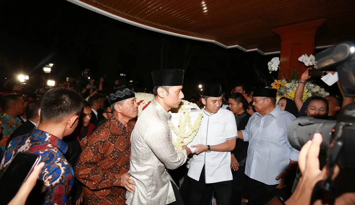 Jenazah Ani Yudhoyono tiba di Cikeas