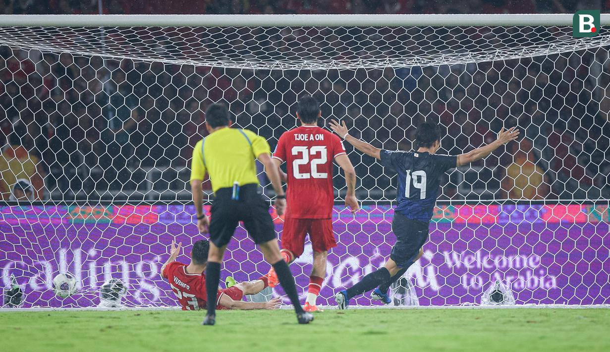 <p>Pemain Timnas Indonesia, Justin Hubner, melakukan gol bunuh diri saat melawan Jepang pada Kualifikasi Piala Dunia 2026 Zona Asia di Stadion Gelora Bung Karno, Senayan, Jakarta, Jumat (15/11/2024) malam WIB. (Bola.com/Bagaskara Lazuardi)</p>
<p>&nbsp;</p>