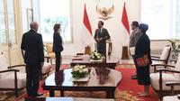 Presiden Joko Widodo (Jokowi) menyambut baik penandatanganan beberapa nota kesepahaman atau Memorandum of Understanding (MoU) kerja sama pertahanan bidang alutsista antara Indonesia dan Prancis.
