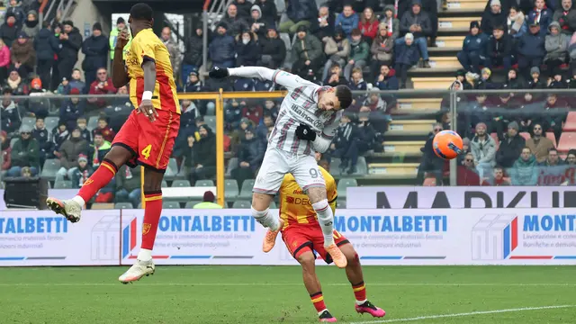 Antonio Sanabria mencetak gol di laga Cremonese vs Lecce di pekan ke-14 Serie A 2025/2026 di Stadio Giovanni Zini, Minggu (08/12/2025). (Alberto Mariani/LaPresse via AP)