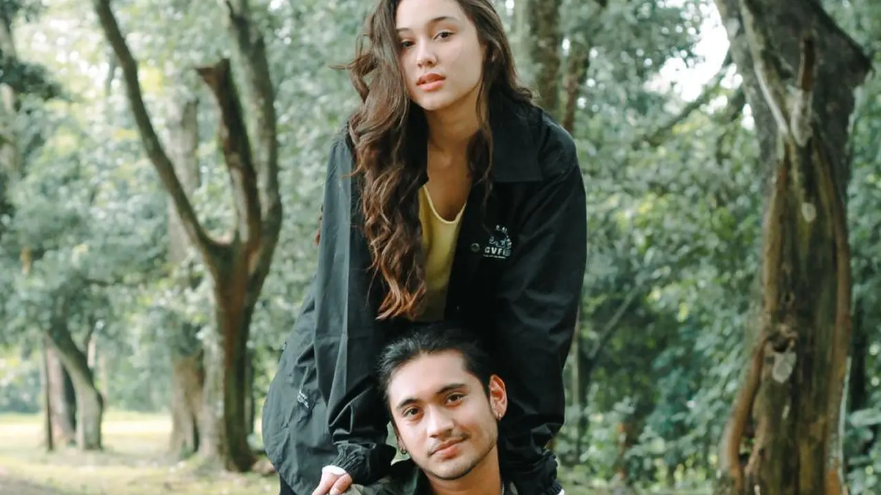 Yasmin Napper dan Giorgino Abraham menggunakan koleksi  GVFI/dok.  GVFI