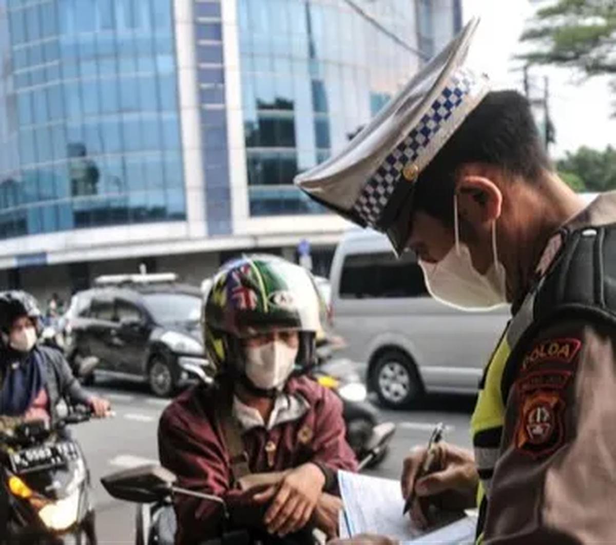 "Kita ingin mendorong anggota kita yang malas-malas ikut dikjur (pendidikan kejuruan) tidak kita kasih tilang Pak, biasanya mereka cuman mau di jalan kita bilang harus ada sertifikasi dan kualifikasi tertentu baru dia dikasih pegang tilang dan nanti konse