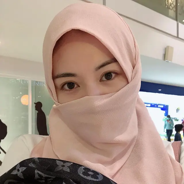 10 Tahun Jadi Mualaf, Ini 6 Potret Ayana Moon Pakai Cadar