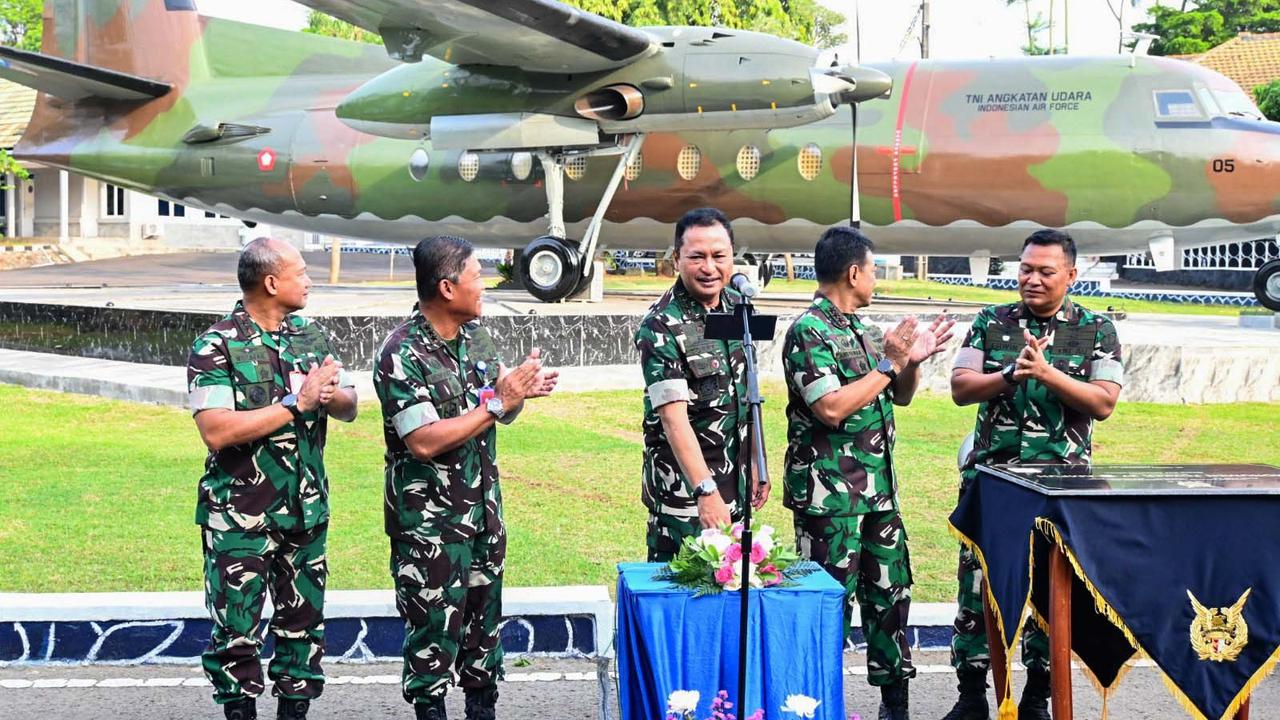 FOTO: Monumen Fokker 27 "AMPUH" Diresmikan di Lanud Halim, Simbol Sejarah TNI AU