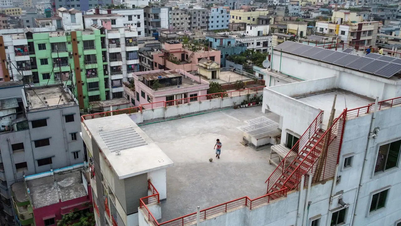 Aktivitas Warga Dunia Saat Pemberlakuan Larangan Keluar Rumah