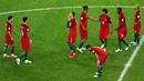 Bintang Portugal, Cristiano Ronaldo, bersama rekan-rekannya tampak sedih usai negaranya tersingkir dari semifinal Piala Konfederasi di Kazan Arena, Kazan, Rabu (28/6/2017). Portugal kalah adu penalti 0-3 dari Cile. (EPA/Tolga Bozoglu)