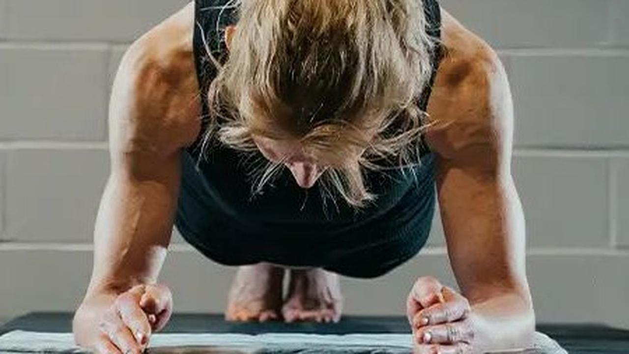 Canadian Grandmother Holds the Longest Female Plank at 4 Hour 30 Minutes