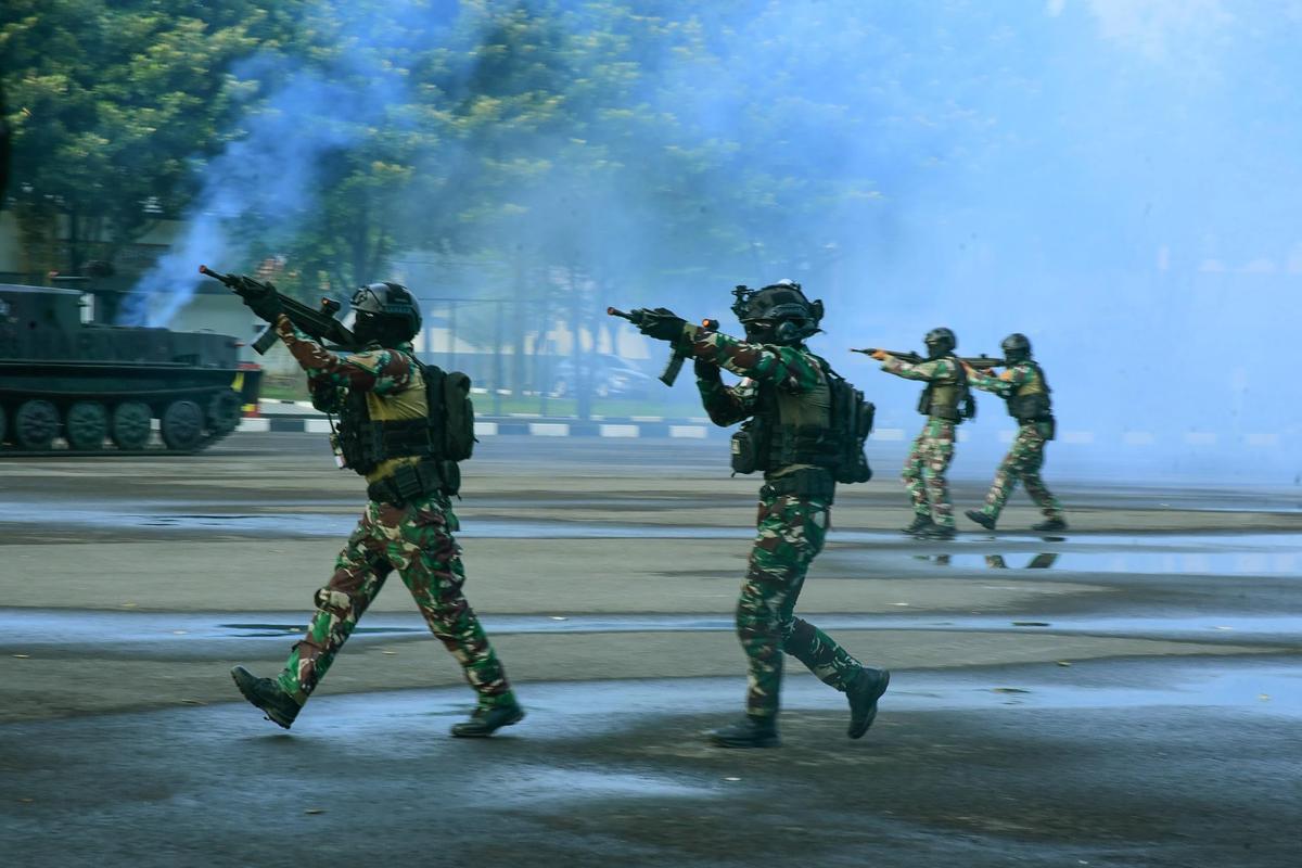 FOTO: Kasal Sidak Kesiapan Operasional Marinir di Hari libur