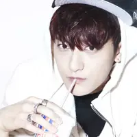 EXO-Tao sedang berada di Cina untuk memulihkan cedera ankle.