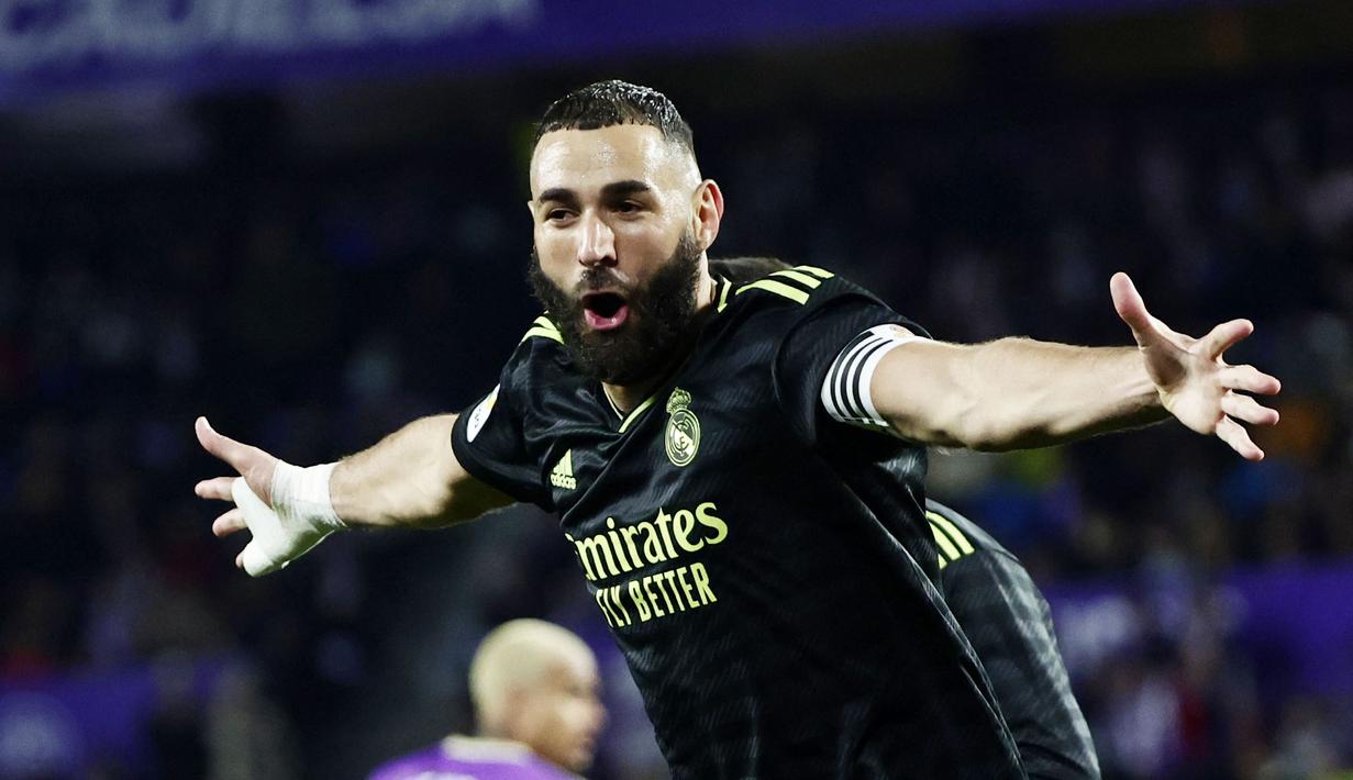 Karim Benzema tampil luar biasa saat Real Madrid bersua Real Valladolid pada duel pekan ke-15 Liga Spanyol. (AP Photo/Pablo Garcia)