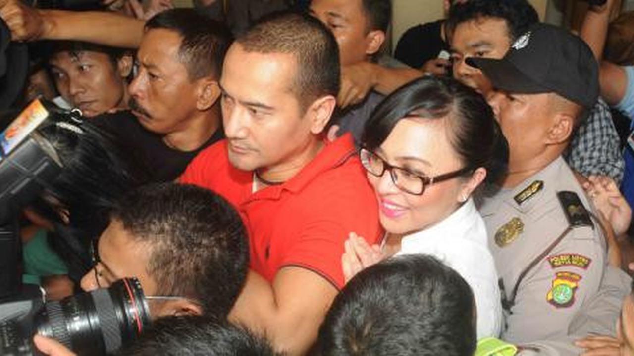 Angie datang ke Tipikor ditemani Mudjie 