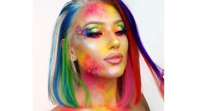 Beauty Influencer yang Terkenal Punya Skill Makeup Unik