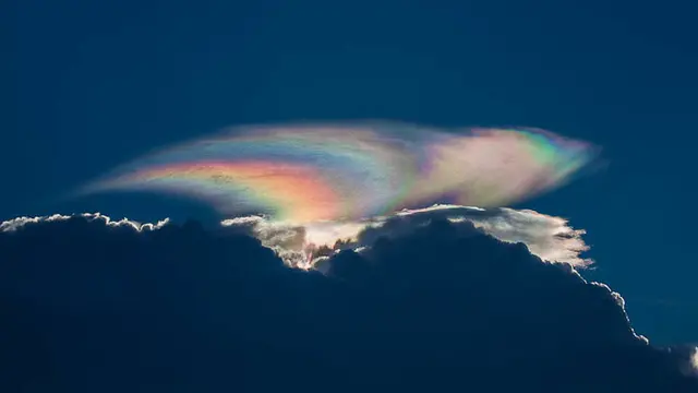 Awan Warna-Warni