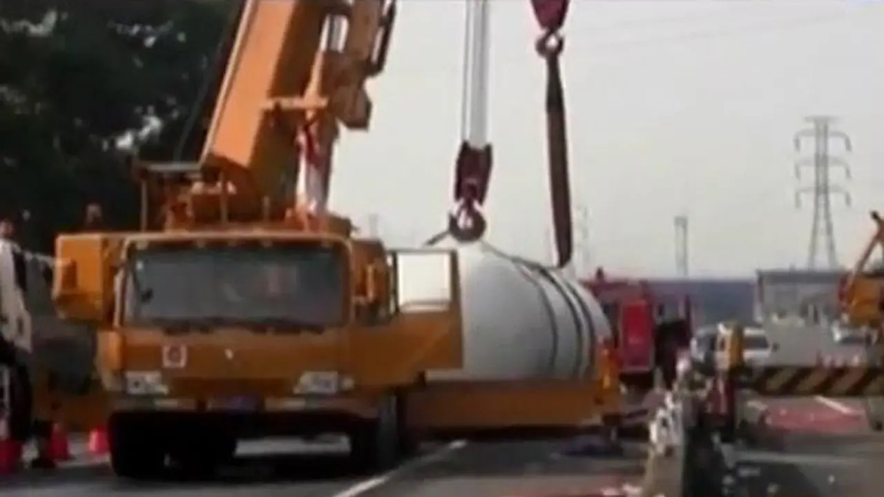 Evakuasi Truk LPG