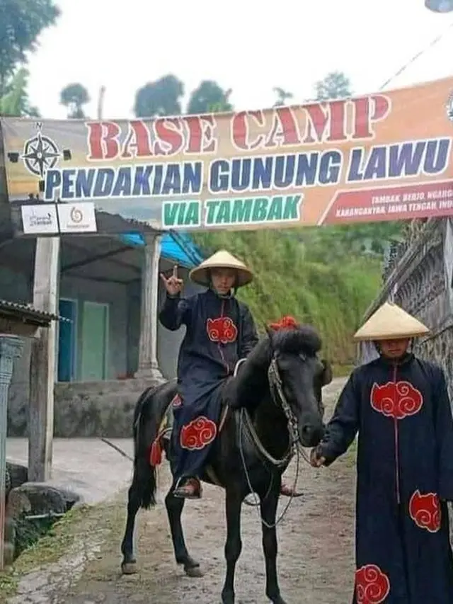 6 Potret Orang Naik Kuda Ini Anti-mainstream Banget, Curi Perhatian