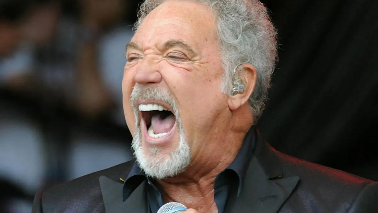 Musisi lainnya yang akan dihadirkan PK Entertainment adalah Tom Jones yang akan digelar di Ballroom Hotel Mulia, Senayan.