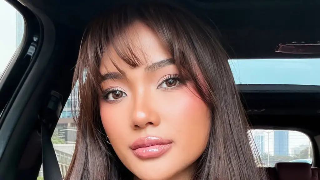 Intip pesona menawan Marion Jola dengan poni baru (@lalamarionmj)