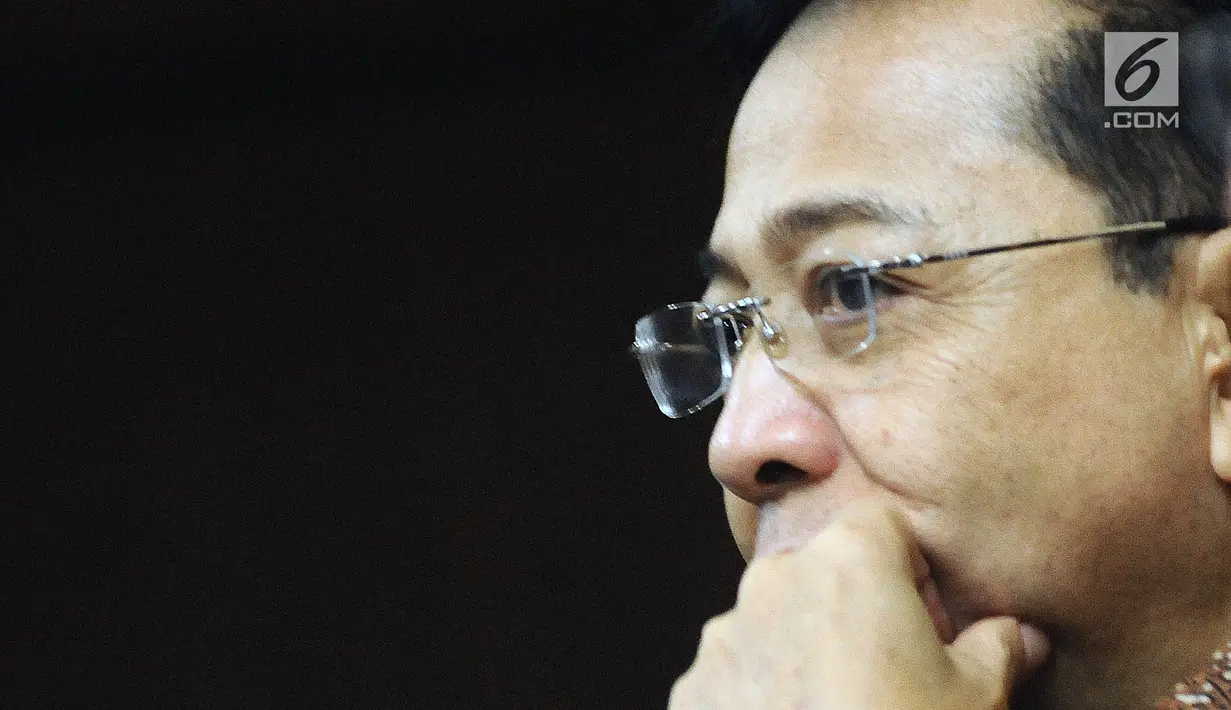 Terdakwa dugaan korupsi proyek e-KTP Setya Novanto saat mengikuti sidang lanjutan di Pengadilan Tipikor, Jakarta, Kamis (18/1). Sidang beragendakan mendengar keterangan enam orang saksi. (Liputan6.com/Helmi Fithriansyah)