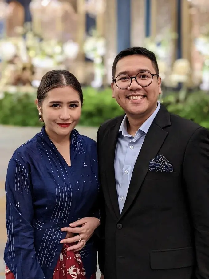 Gaya Prilly Latuconsina Kenakan Baju dari Brand Lokal Saat Kondangan Anak Sri Mulyani