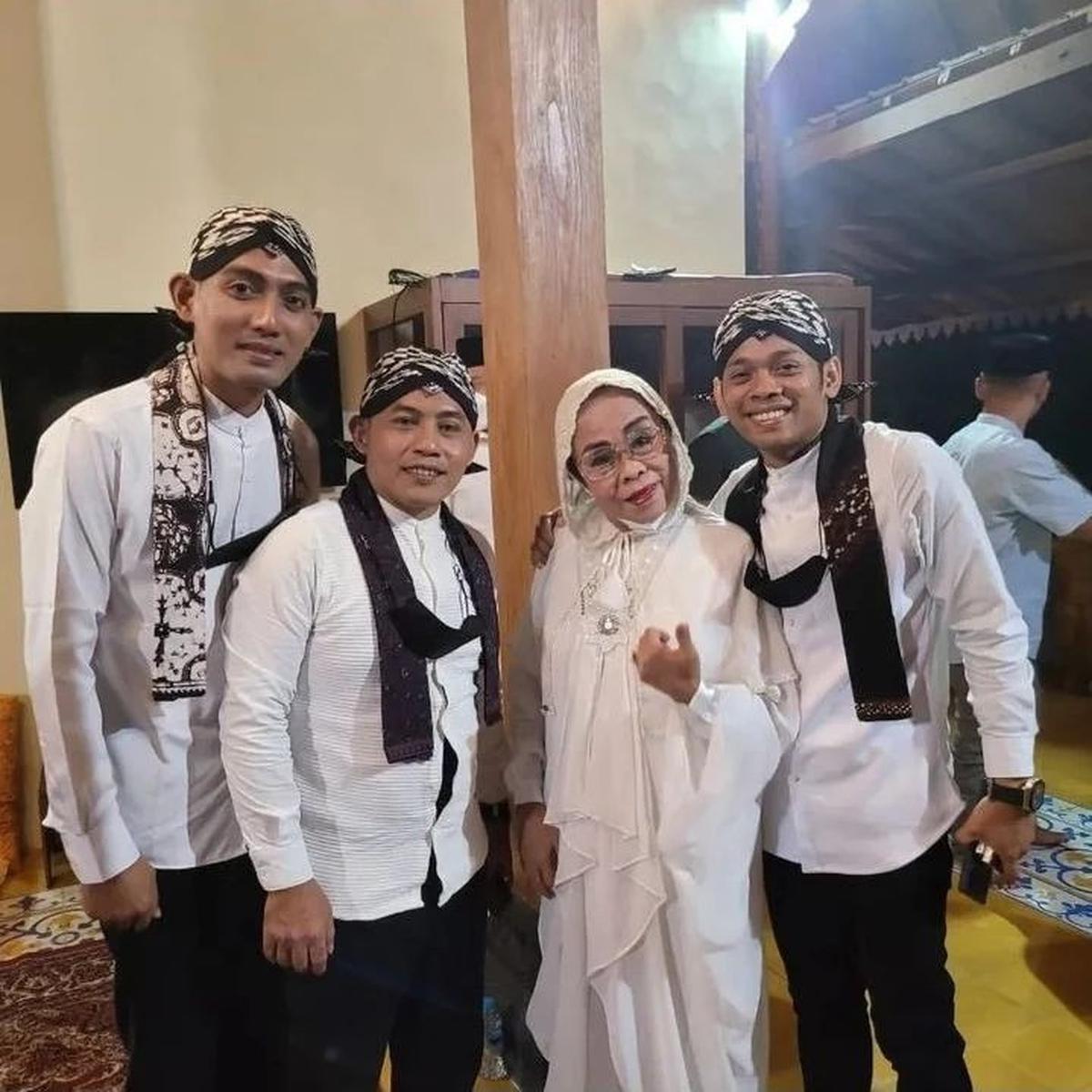 7 Fakta Yati Pesek yang Viral Direndahkan oleh Gus Miftah, Masih Tetap Berkarya di Usia 72 Tahun - Salah Satu Seniman Legendaris Tanah Air
