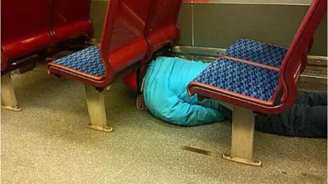 6 Kelakuan Nyeleneh Orang saat Naik Bus Ini Bikin Tepuk Jidat