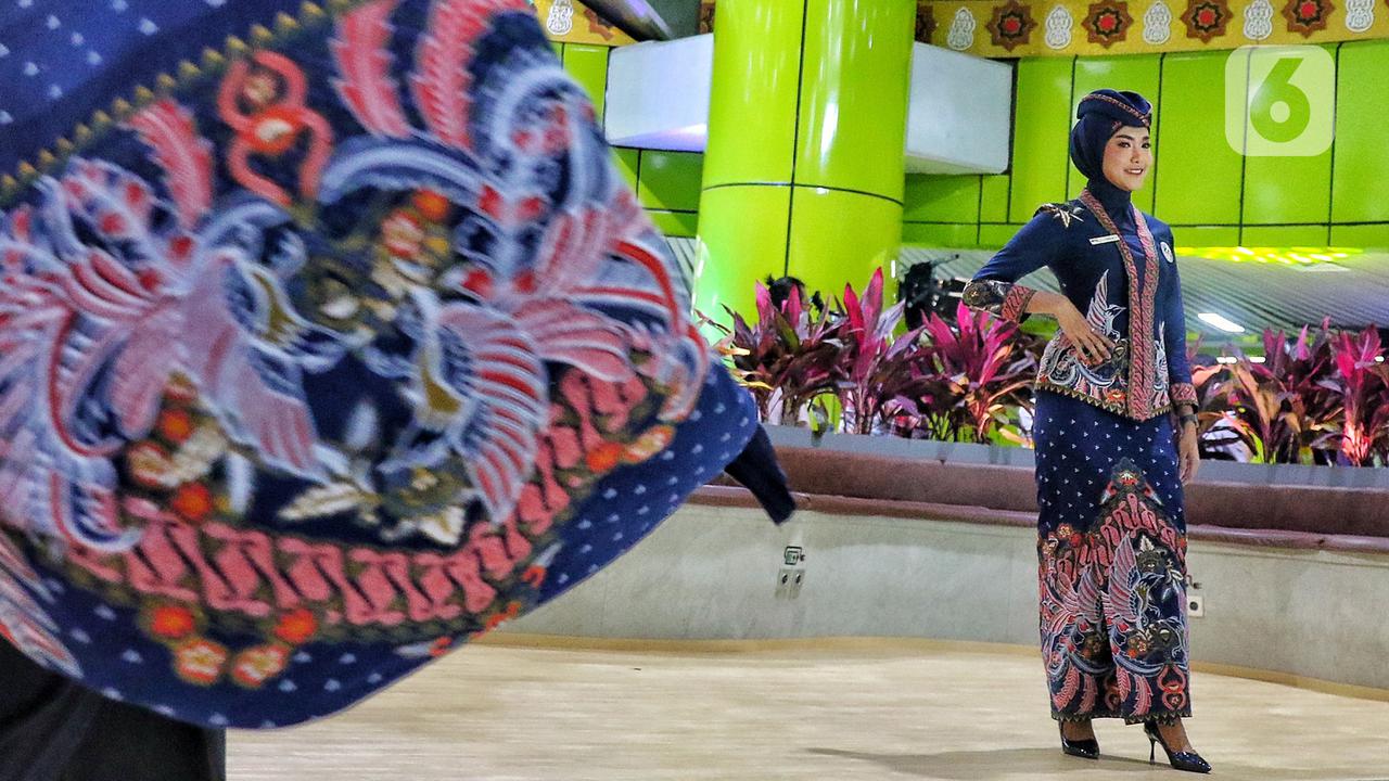 Seragam Baru Petugas Front Liner PT KAI Sambut Perayaan Nataru