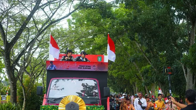Vedriq Leonardo Diarak Ribuan Warga Pontianak, Aice Bagi-bagi Es Krim Gratis