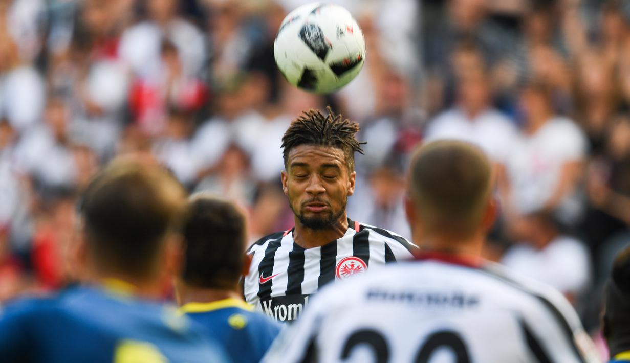 Michael Hector bergabung bersama Chelsea pada 1 September 2015, Hector kemudian dipinjamkan ke Reading pada musim 2015-2016 dan terakhir ke Eintracht Frankfurt musim 2016-2017. (EPA/Arne Dedert)