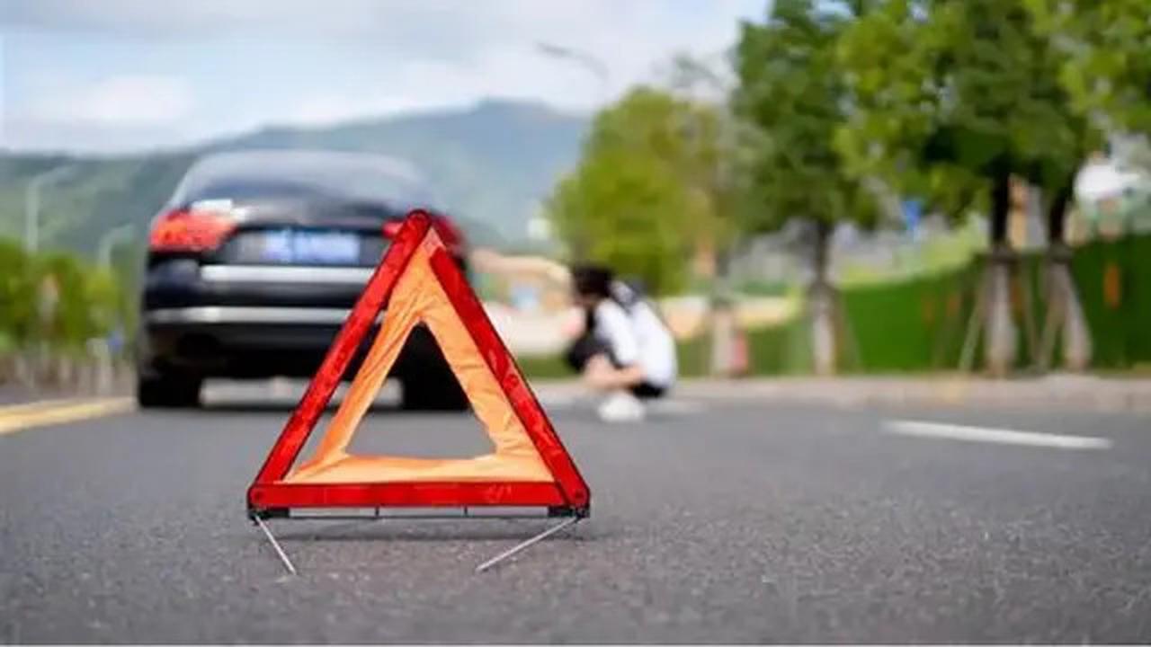 Fungsi Segitiga Pengaman Mobil yang Sering Diremehkan, Bisa Selamatkan Nyawa