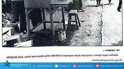 Jasa afdruk foto yang bisa ditunggu ini hadir di pinggir jalan untuk orang yang butuh pas foto dalam waktu singkat. Biasanya ramai ketika masa penerimaan murid baru sekolah. (Source: Facebook/Perpustakaan Nasional)