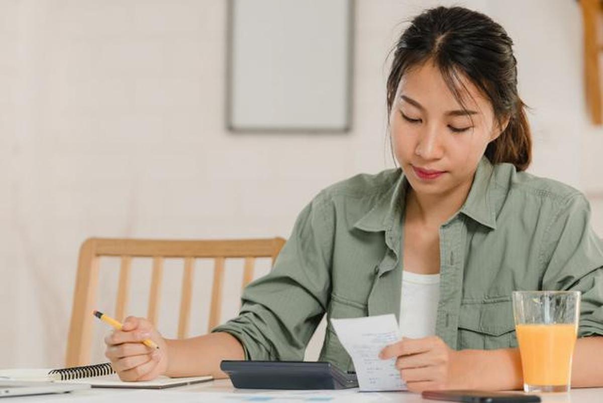 ilustrasi membuat daftar belanja