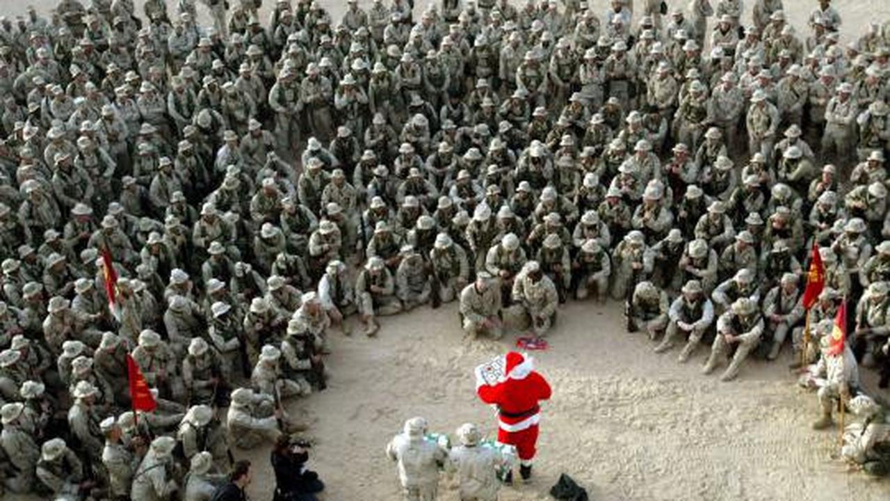 Ketika Santa Claus menghibur para prajurit militer