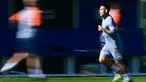 Penyerang Inter Milan, Lautaro Martinez saat mengikuti sesi latihan menjelang pertandingan sepak bola leg pertama babak 16 besar Liga Champions melawan Atletico Madrid di pusat pelatihan di Appiano Gentile, dekat Milan, 19 Februari 2024. (GABRIEL BOUYS/AFP)