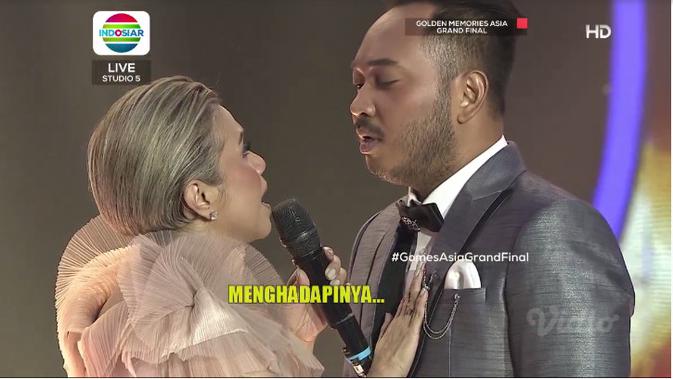 Pelukan Lucky Dan Ruth Sahanaya Di Grand Final Golden Memories Asia Bikin Desy Ratnasari Iri Showbiz Liputan6 Com