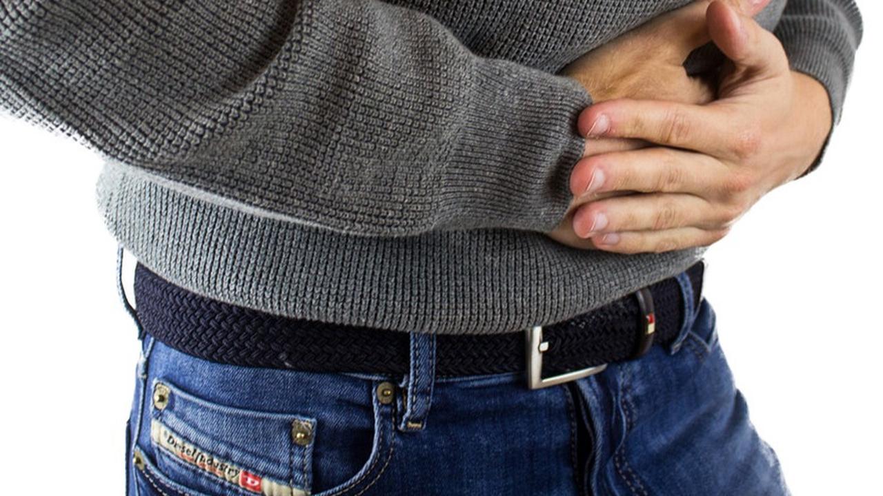 9 Mitos Penyakit Ambeien yang Sering Dipercaya, Disebabkan Makanan Pedas
