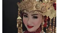 Berseteru dengan Nikita Mirzani, Ini 6 Potret Poppy Kelly Finalis Miss Indonesia 2005 (sumber: Instagram.com/poppykellyofficial)