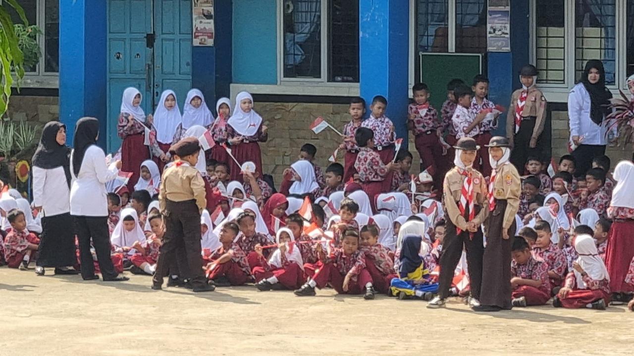 Sudah Terjadwal Dikunjungi Prabowo, Ratusan Murid SD di Palembang Kecewa Rombongan Presiden Cuma Lewat Depan Sekolah