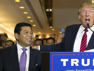 Ketua DPR RI Setya Novanto (kiri) bersama Donald Trump usai penandatanganan perjanjian dengan komite Nasional Partai Republik di New York, Kamis (3/9/2015). Trump menyebut Setya Novanto sebagai orang berpengaruh di Indonesia. (REUTERS/Lucas Jackson)