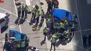 Paramedis memberikan pertolongan setelah sebuah mobil menabrak kerumunan pejalan kaki di kawasan pusat bisnis Melbourne, Australia, Kamis (21/12). Kepolisian belum merilis identitas pengemudi mobil maupun motifnya. (Australian Broadcast Corp. via AP)