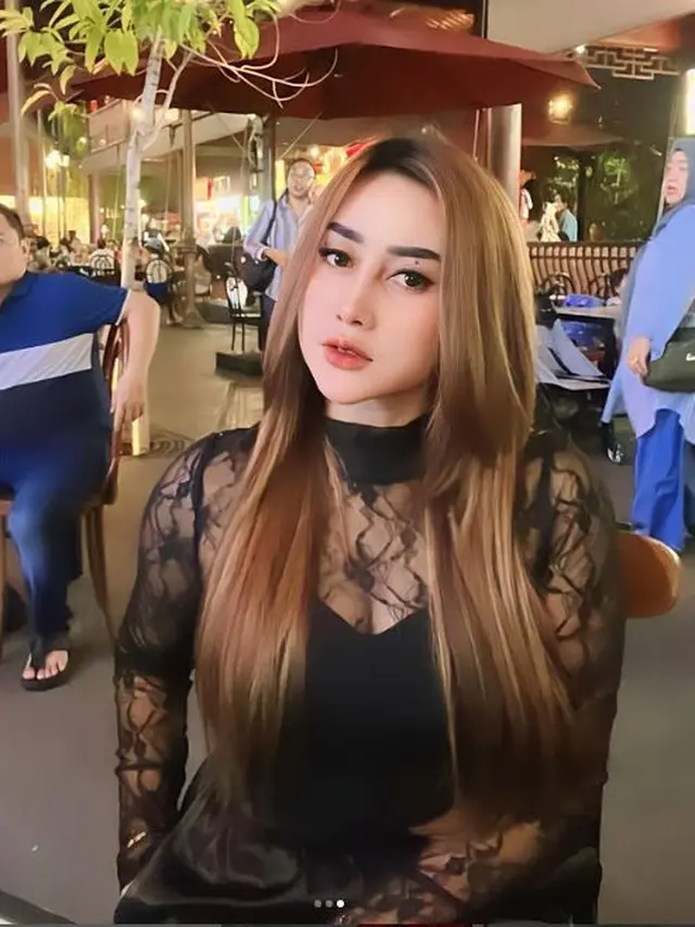 7 Potret Seleb TikTok Istri Polisi Probolinggo yang Ngamuk ke Siswa Magang, Gayanya Disorot