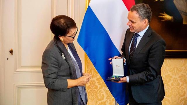 Menteri Luar Negeri Republik Indonesia (Menlu RI) Retno Marsudi (kiri) dan Belanda Caspar Veldkamp dalam pertemuan di Den Haag, Senin (16/9/2024). (Instagram/@ministerbz)