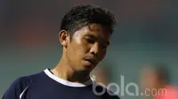 Pemain Persela Lamongan, Eka Ramdani saat melawan PS TNI pada lanjutan Liga 1 Indonesia 2017 di Stadion Pakansari, Bogor, Sabtu (27/5/2017). (Bola.com/Nicklas Hanoatubun)