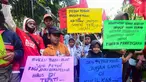 Ratusan petani yang tergabung dalam Serikat Tani Indramayu melakukan aksi depan Gedung Kementerian Pertanian (Kementan) di jalan R.M Harsono, Ragunan, Jakarta, Rabu (24/9/2025). (merdeka.com/Arie Basuki)