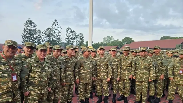 Menteri Pakai Baju Loreng